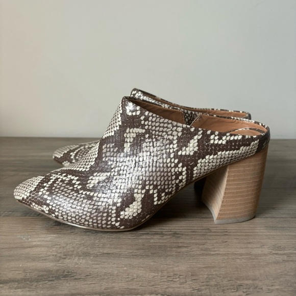 DOLCE VITA Ravyn Block Heel Mule - Size .5 - Natural Multi Snakeskin Print - Picture 4 of 12